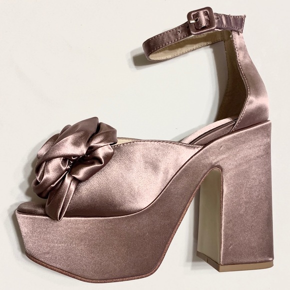 Jeffrey Campbell Shoes - JEFFREY CAMPBELL Gorgeous chunky sandals, size 8